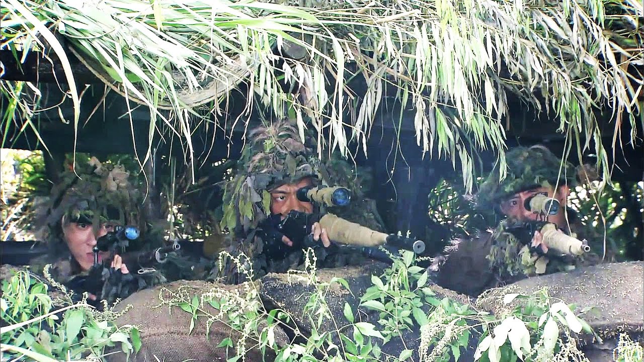 日軍狙擊手藏得太深，共軍小夥1招妙計，成功將他們逐一殺死！