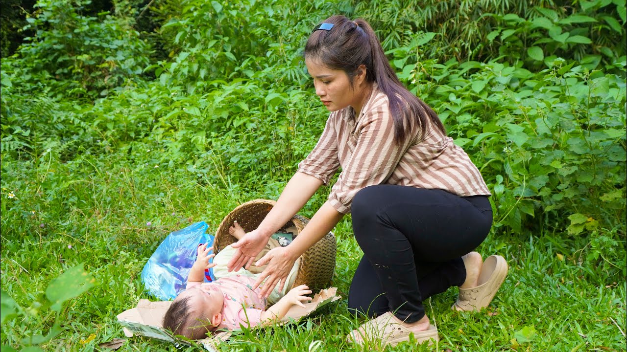 A single mother saves an abandoned baby girl in the forest. What emotions does the little girl feel?