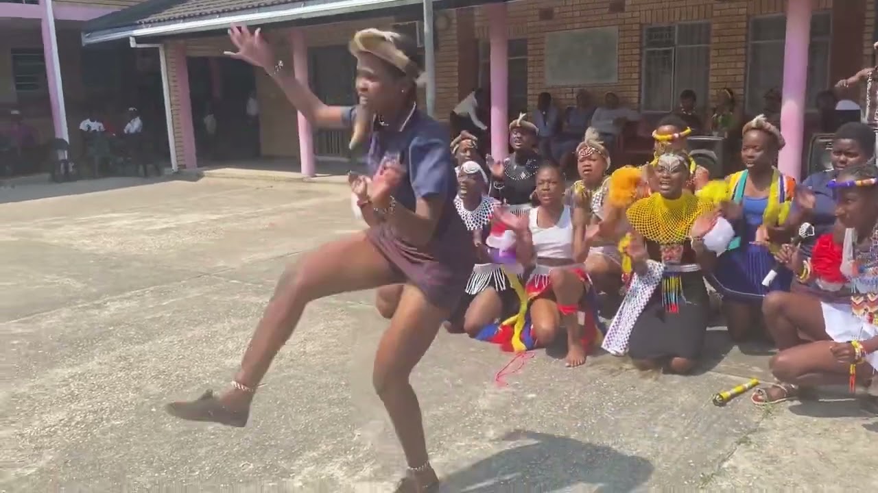 Heritage day - Grade 11A Ingoma (Zulu dance)