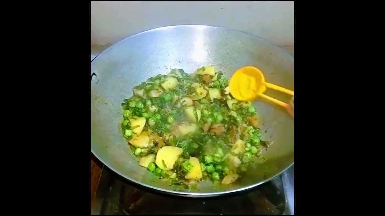 #/#🥀😋पालक आलू मटर कि स्वादिष्ट सब्जी  हमारे तरिके से बनाए बहुत मजेदार टेस्टी लगती है 🥀#food #रेसपि😋🥀