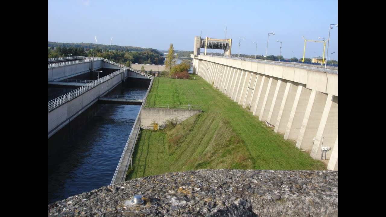 Schleuse Uelzen im Elbe-Seitenkanal (The floodgate of Uelzen)