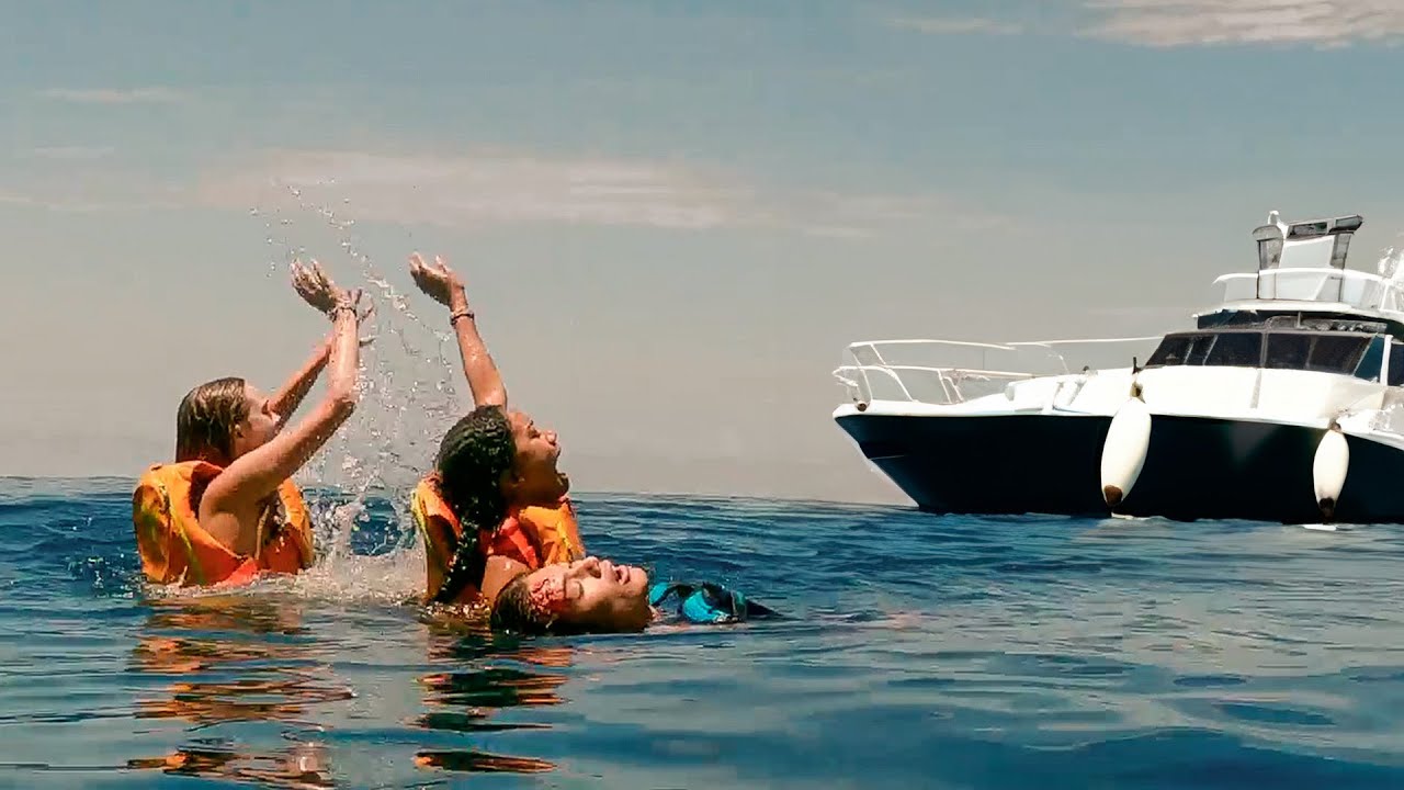 À Deriva em Alto Mar, Eles Nunca Imaginariam que a Ajuda que Chega é a Pior Coisa de Suas Vidas