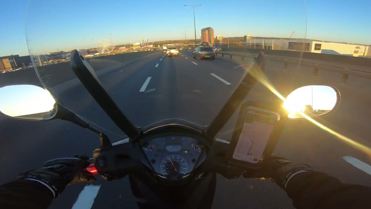 Sunny day in London HONDA SH 125I