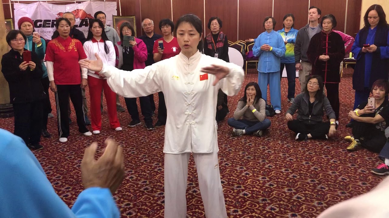 邱慧芳傳授太極基本「八法五步」 Qiu Huifang explains Ba Fa Wu Bu (Eight Methods, Five Steps) details