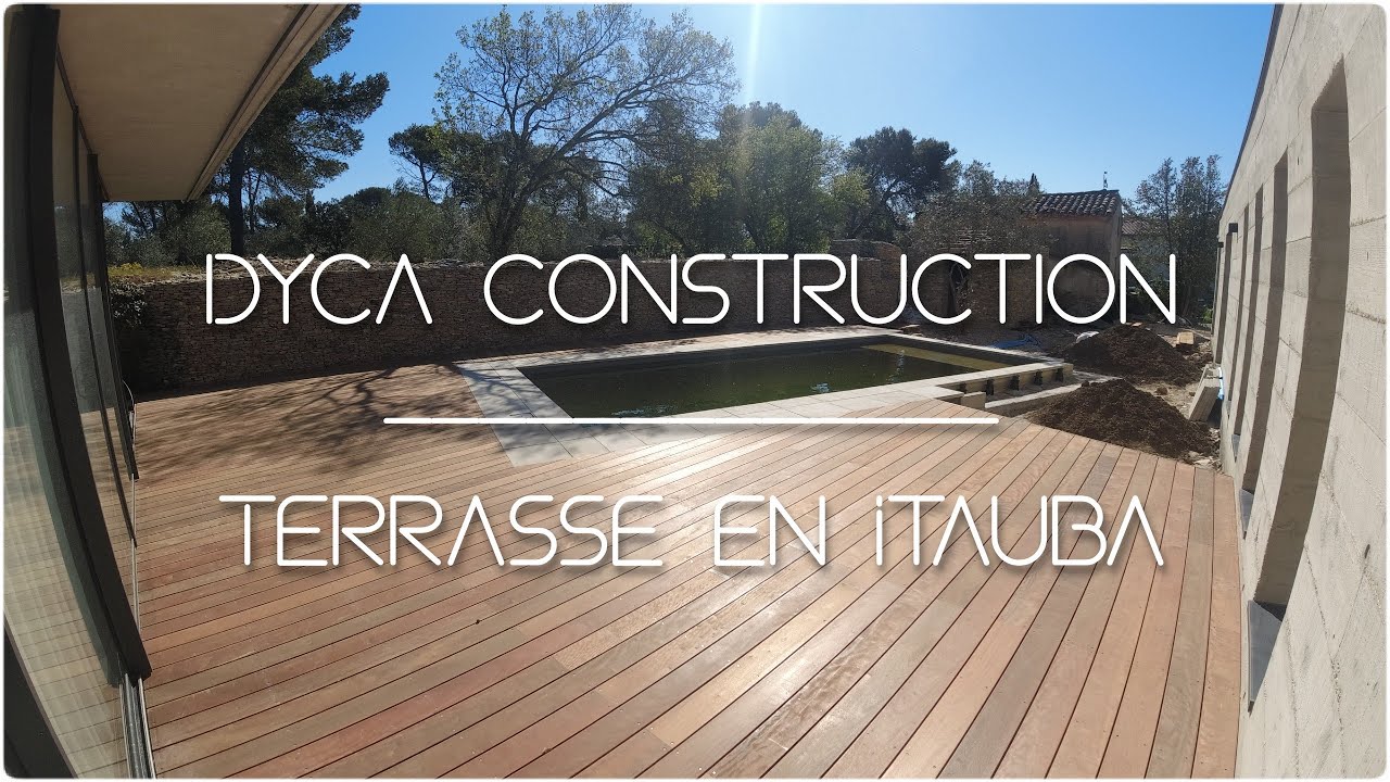 Création d'une grande terrasse en Itauba pour cette superbe villa