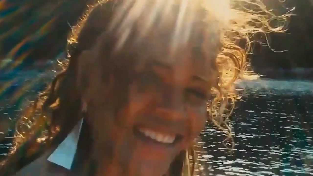 Beyoncé & Jay-Z enjoying themselves on the coast of Croatia