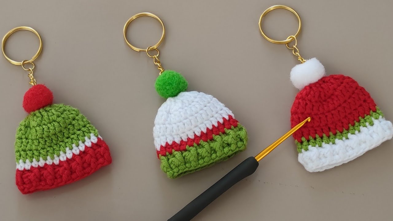 Kolay Tığ İşi Yılbaşı Şapkası Anahtarlık Yapılışı - How to Crochet Christmas Hat Keychain