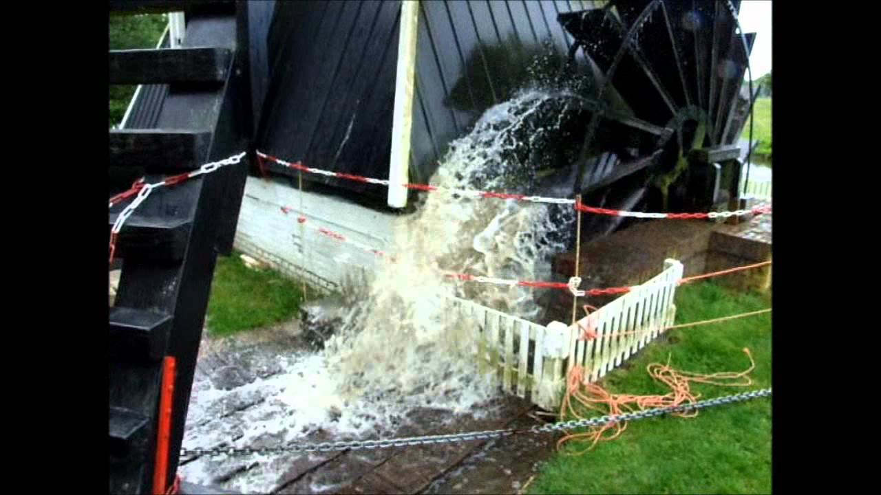 Hoog water bij de Schoterveense Molen.wmv