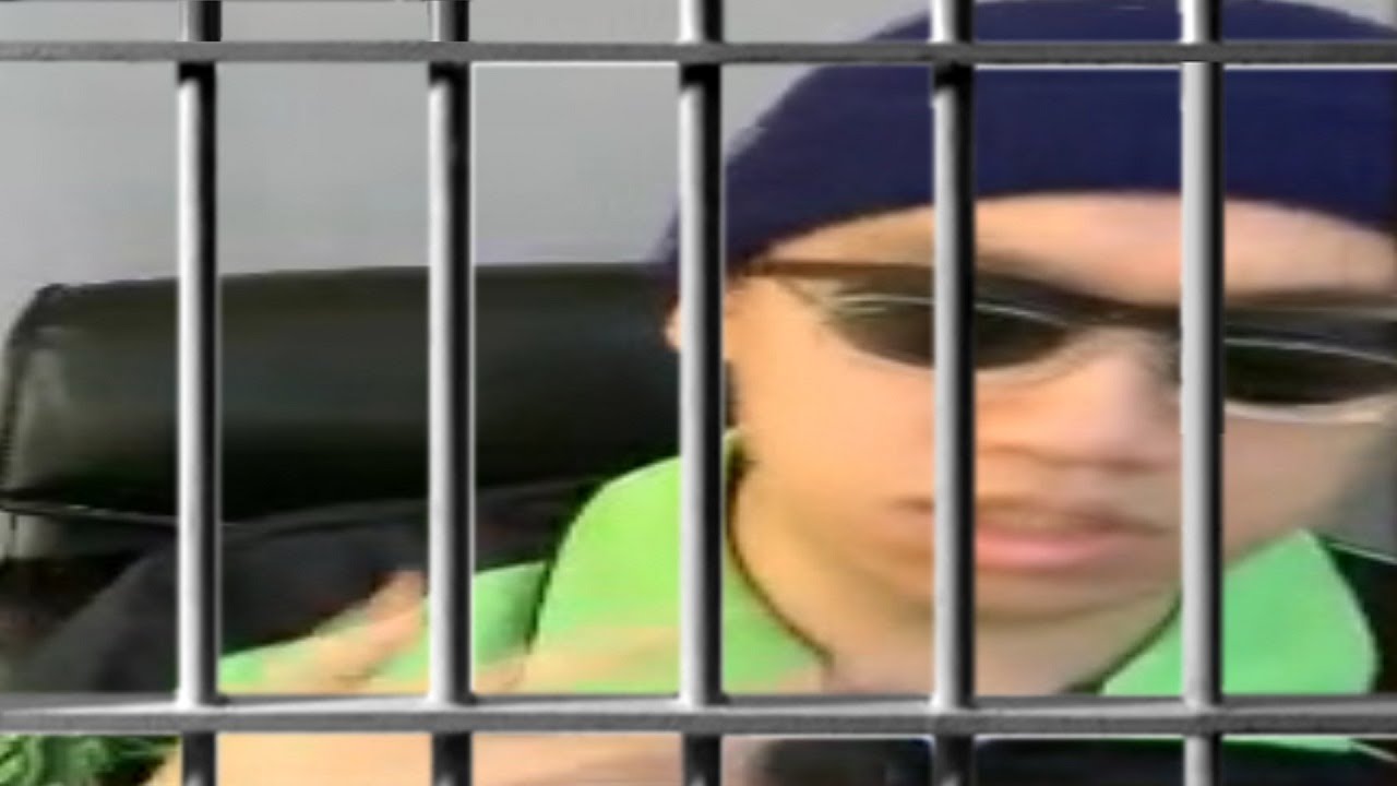 Prison Trump Plays Hearthstone