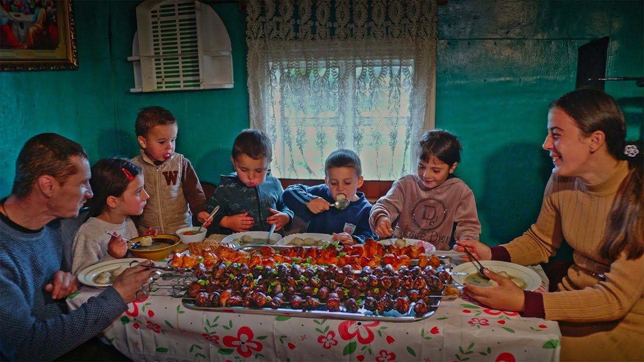 Life Far from Civilization: A Simple Mountain Family Dinner