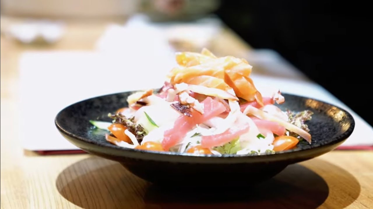 En is a cozy izakaya that brings authentic Japanese flavors to Thailand.