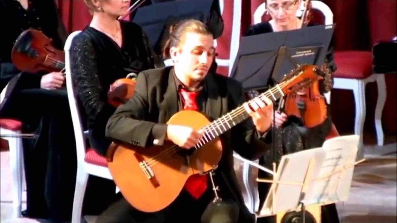 Máximo Diego Pujol Tangata de Agosto para guitarra y orquesta de cuerdas