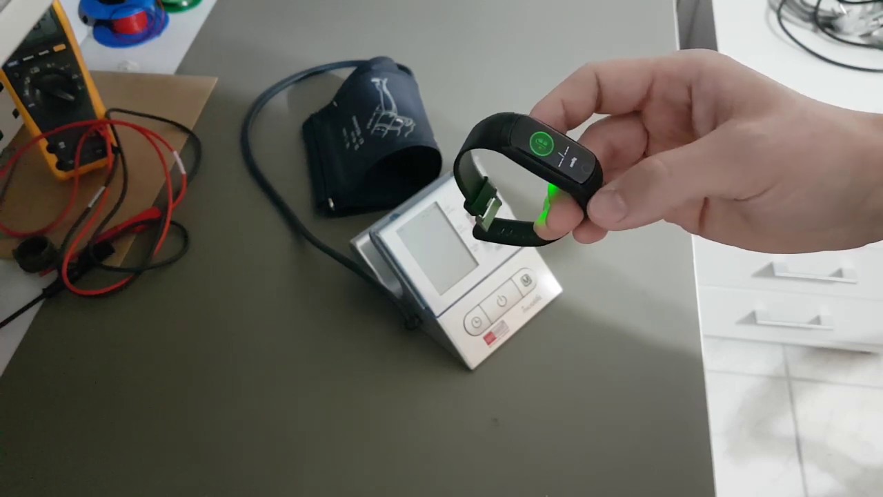Fitness Armband Uhr, Aktivit&auml;tstracker, Tracker und Fake Messungen (Pulsmesser und Blutdruckmesser)