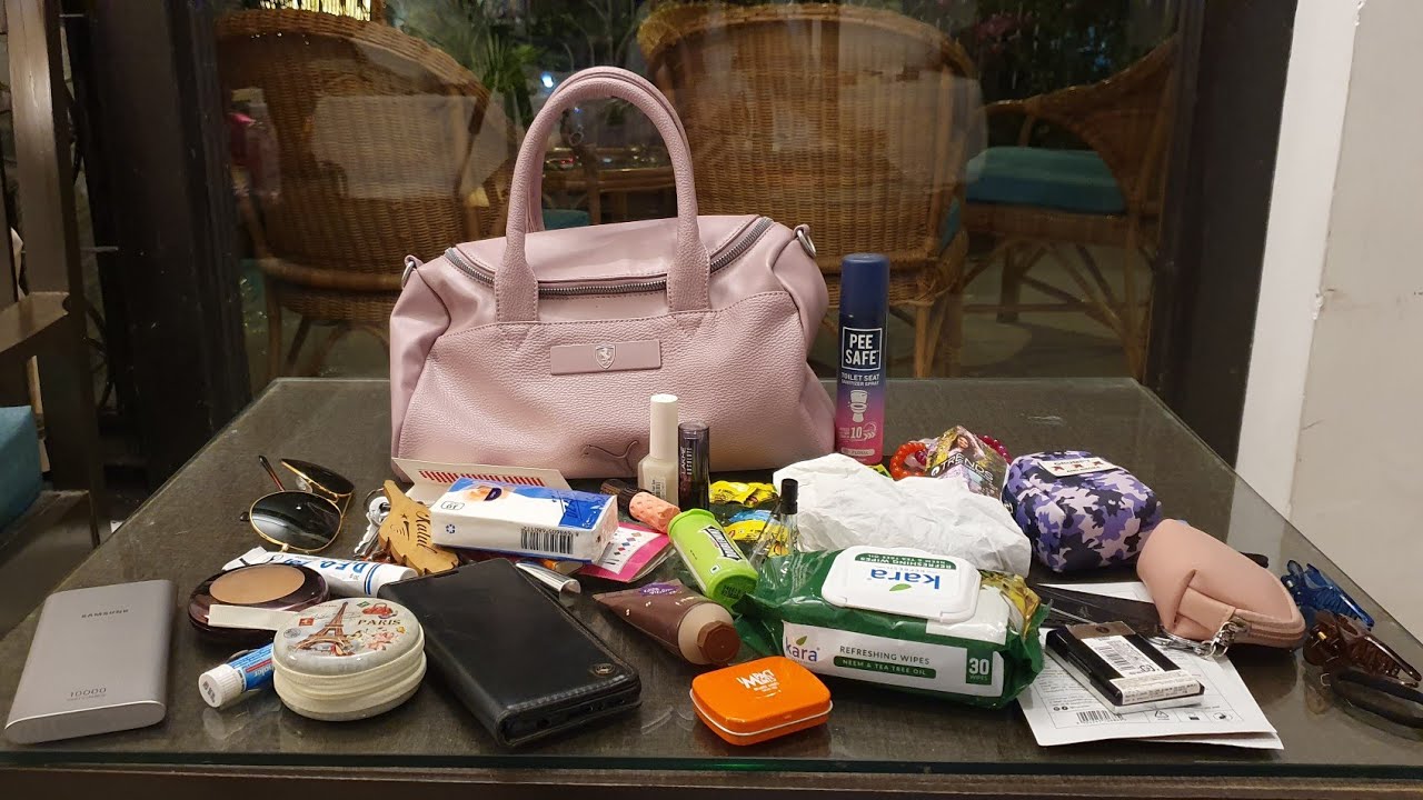 what's in my bag | rishikesh trip | RARA | असलियत मे क्या है मेरे बैग में ?
