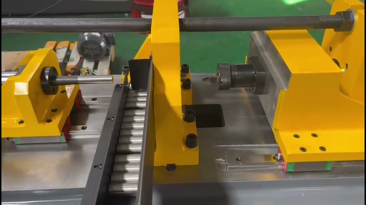 Máquina rebordeadora de tubos con carga y descarga automática