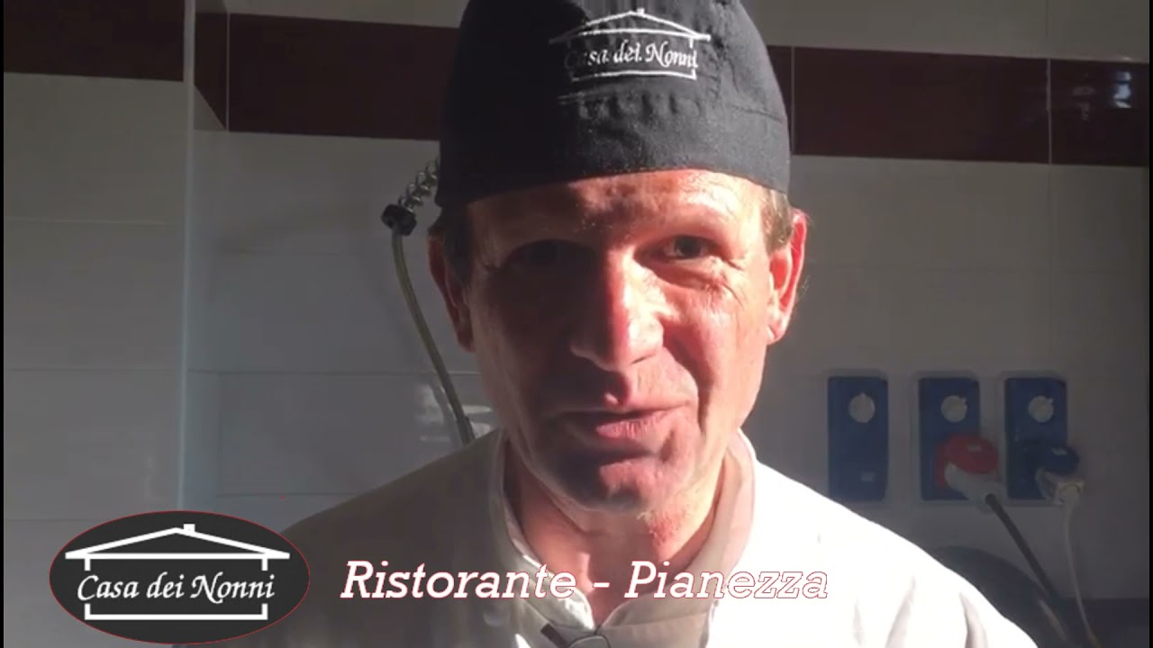 Lo Chef Alberto Omegna prepara LA BAGNA CAUDA