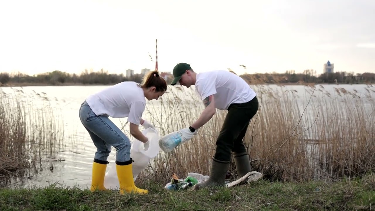 PEOPLE COLLECTING TRASH, SAVE EARTH, LET THE EARTH BREATHE (FREE STOCK VIDEOS) NO COPYRIGHT