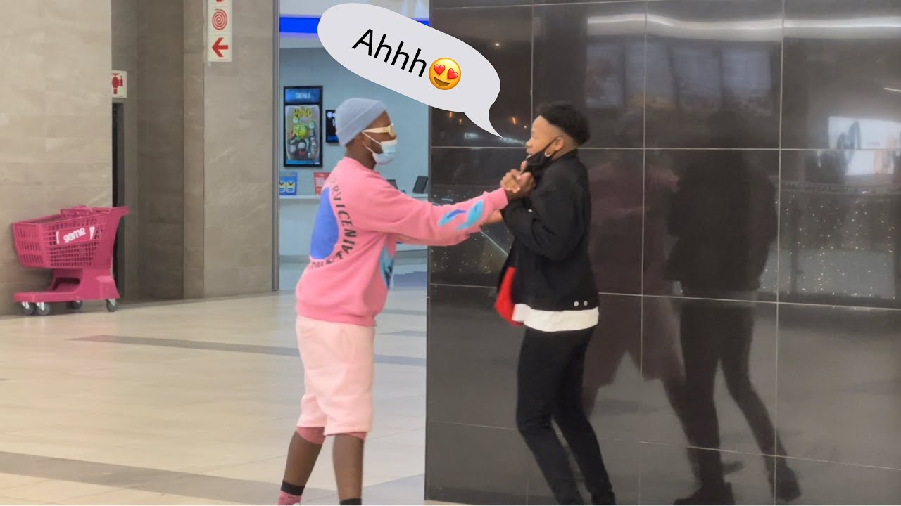 Шутливый стон в уши людям в Южной Африке!! 😱😱