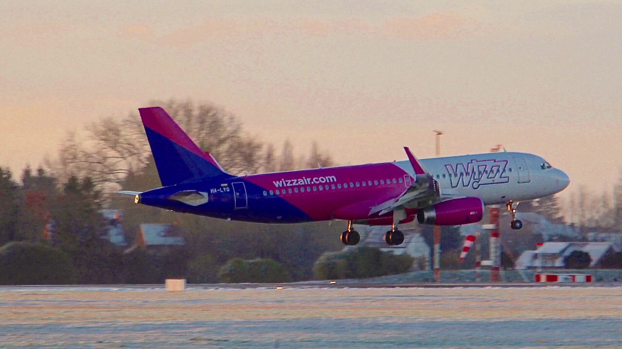 Wizzair A321 safety demo