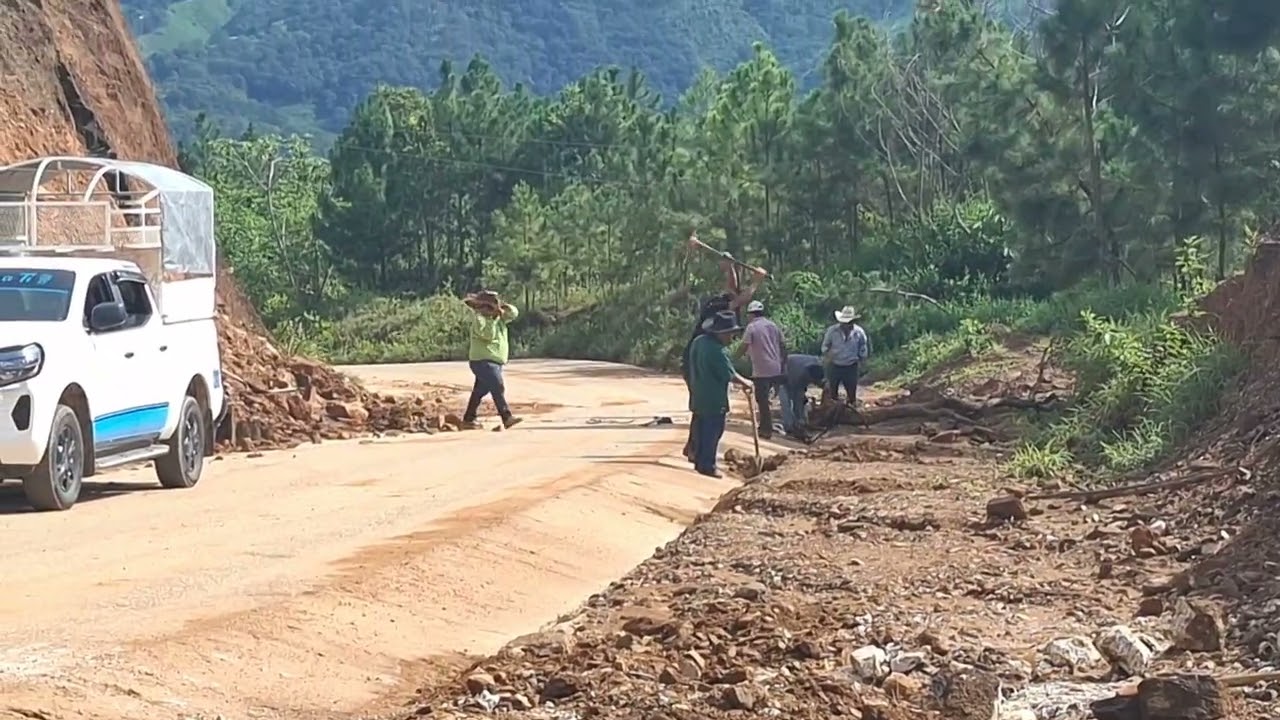 Limpieza de cunetas de parte de pascala  del oro tramo pascala ayutla
