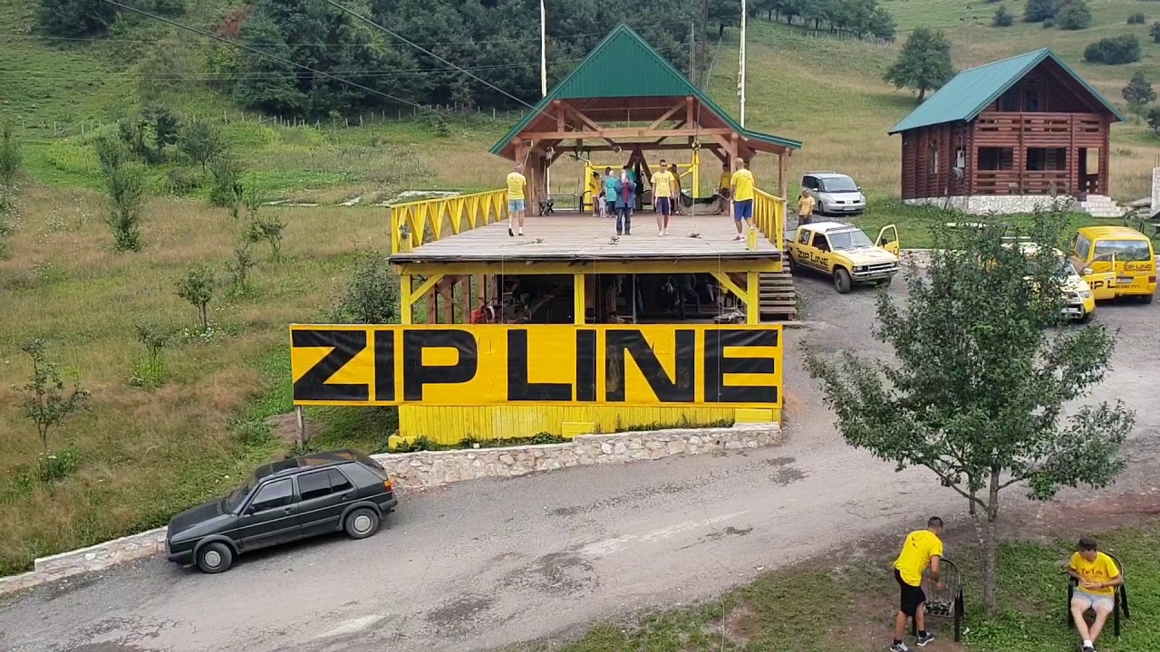 אומגה במונטנגרו עם החברה.מעל נהר הטארה יולי 2018