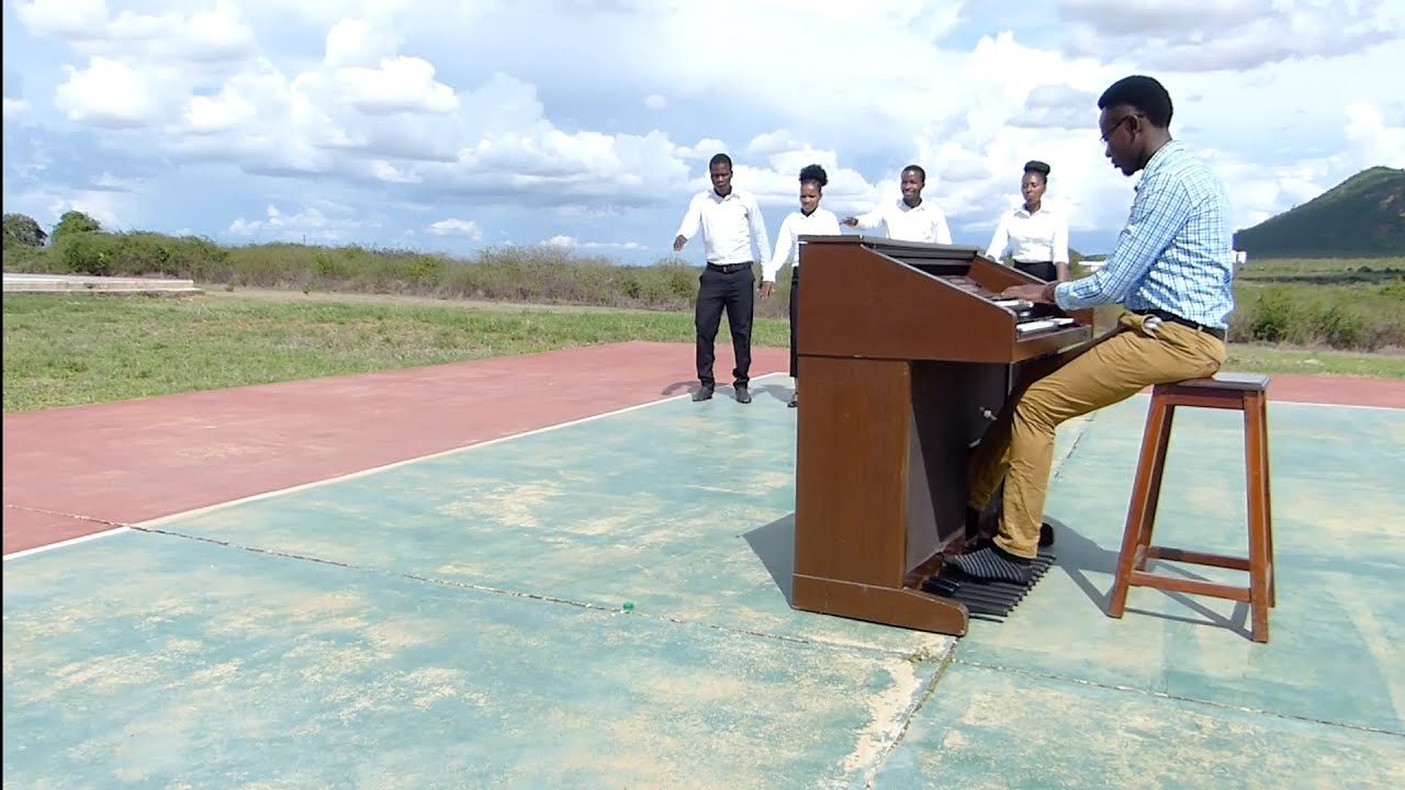 kwaya ya mtakatifu agustino wa hippo (UDOM COED) WIMBO: SAFARI BY E .E MUGANYIZI.