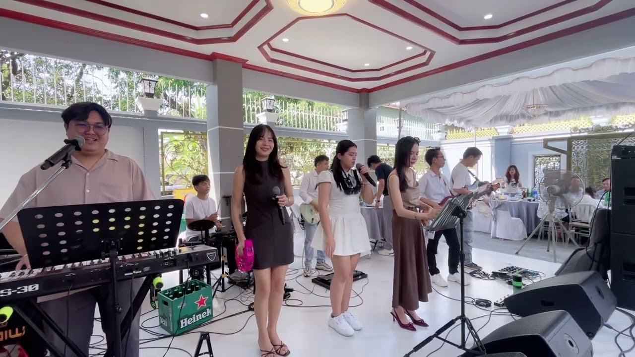 ສະຫວັນເມືອງລາວ | สวรรค์เมืองลาว - ວົງດົນຕີເນລະມິດ [ cover by mint ] ເສບສົດ 