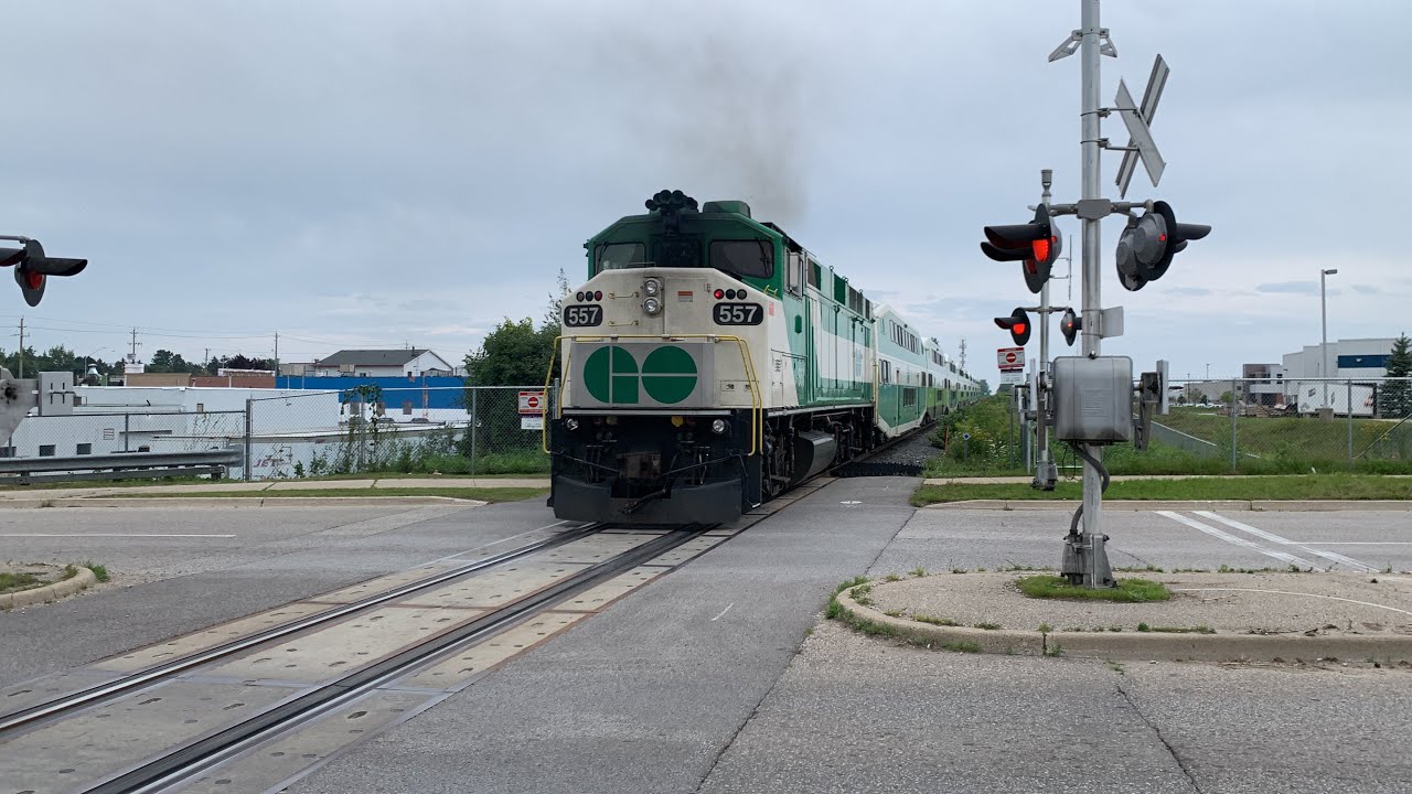 F59PH’s 557 and 562! GO 3923, 3775 and VIA 87 in Kitchener!