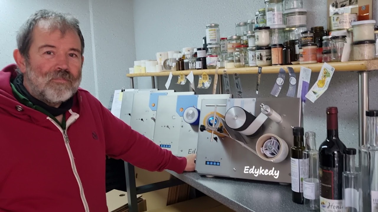 Etikettieren von Flaschen mit Edykedy