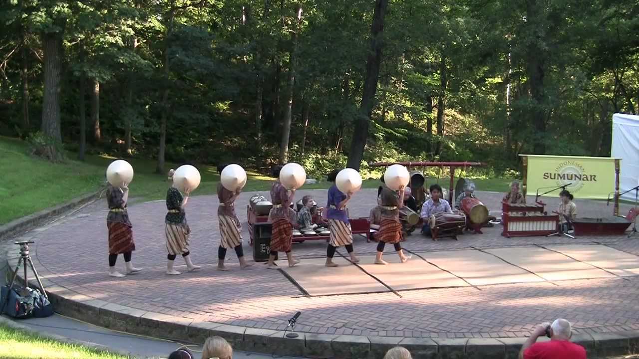 Indonesian gamelan and dance