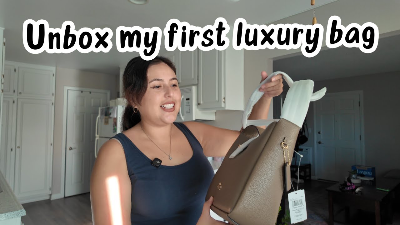 UNBOXING COACH BAG + WHAT'S IN MY BAG (Hadley Crossbody)