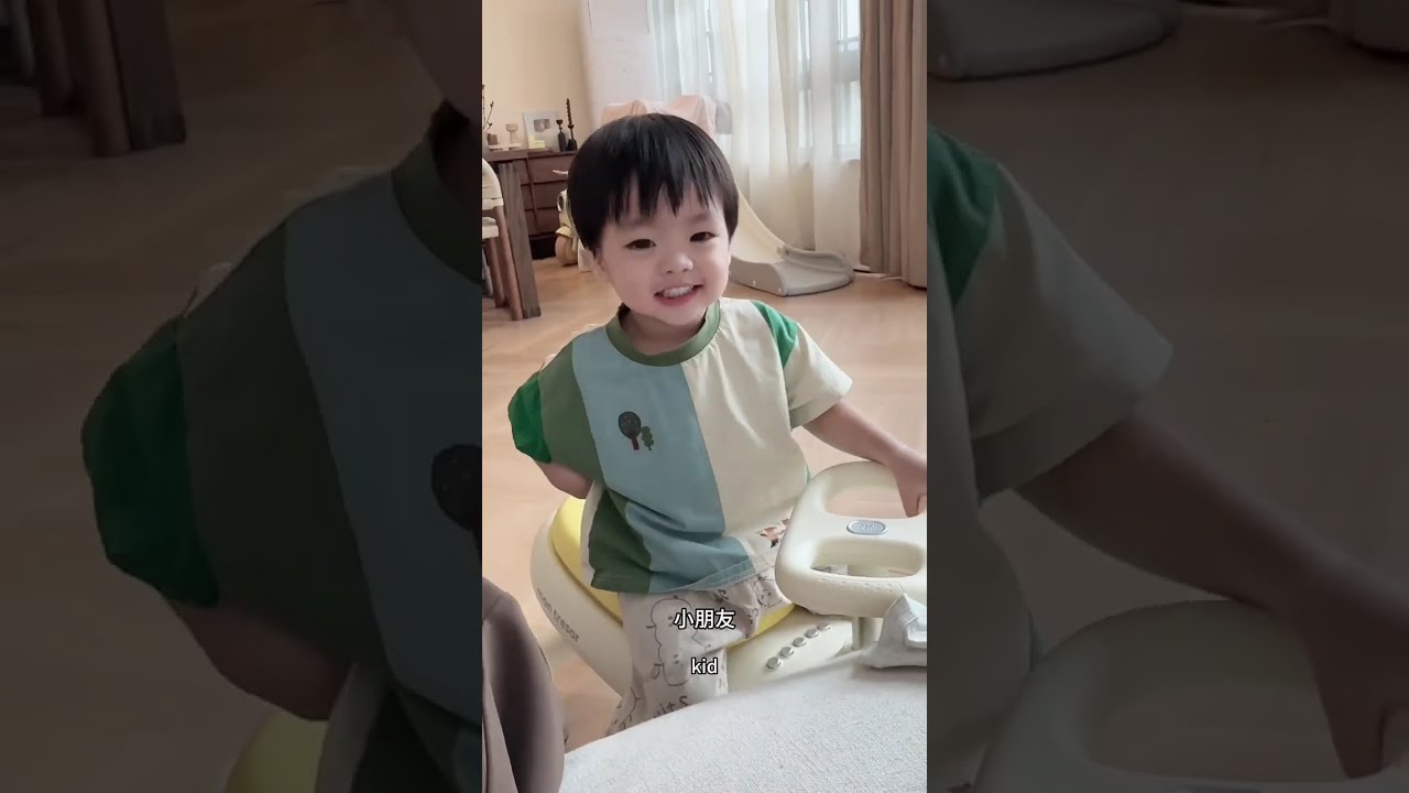 lewen宝宝放学跑向潘爸好幸福啊！学会了抬头张嘴巴开监控门太可爱了！抱得爸爸紧紧的～潘爸乐文vlog｜baby lewen&pan#dadlife#babyboy #family