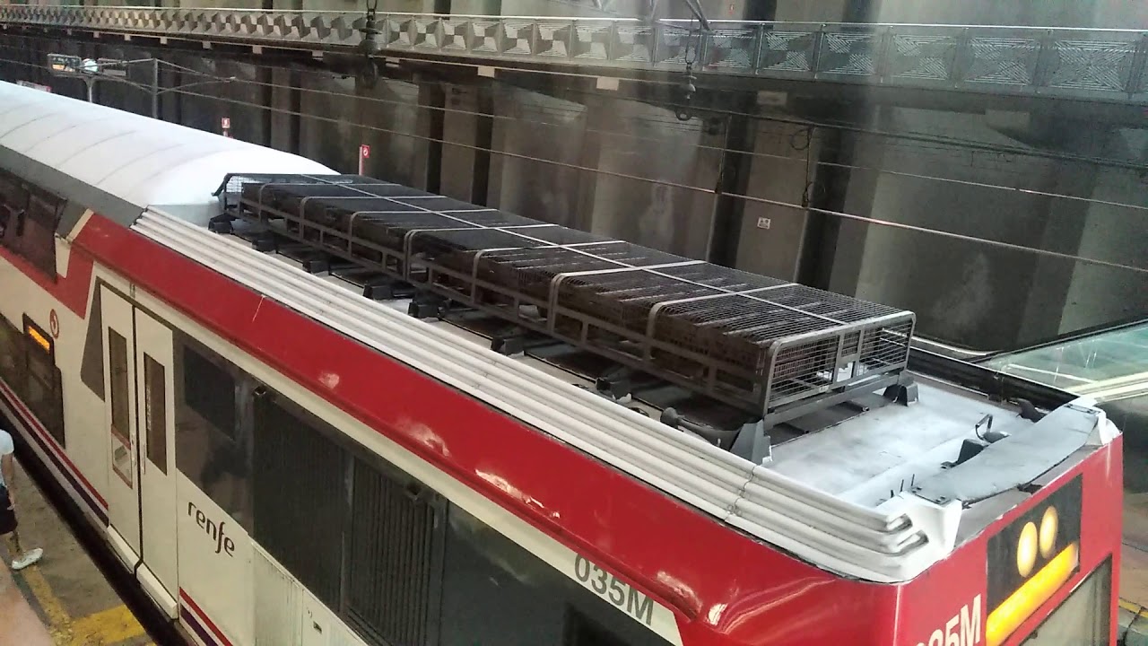 Renfe Cercanias - Serie 450 con techo blanco de mejora termica en Madrid Atocha Cercanias