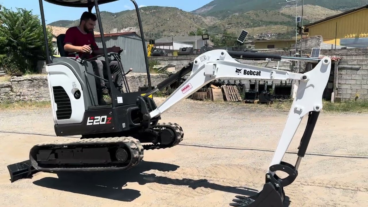 MINIESCAVATORE BOBCAT E20Z CARRO VARIABILE 2020