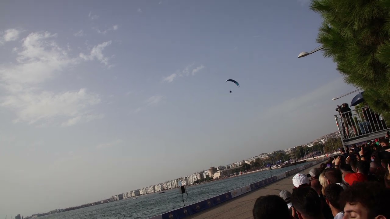 Red Bull Showrun Thessaloniki: Δημήτρης Κολλιάκος, paramotor