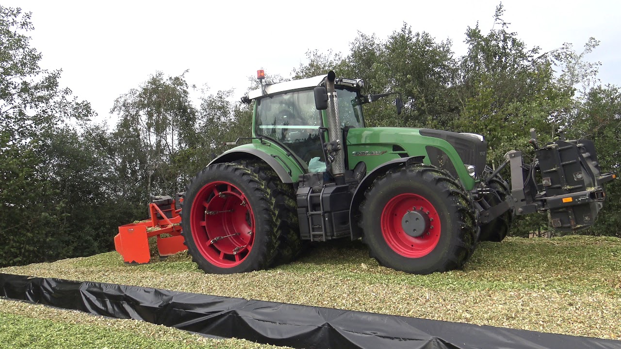 MAIS KUIL AANRIJDEN MET EEN FENDT 936 HOLARAS MAISSCHUIF