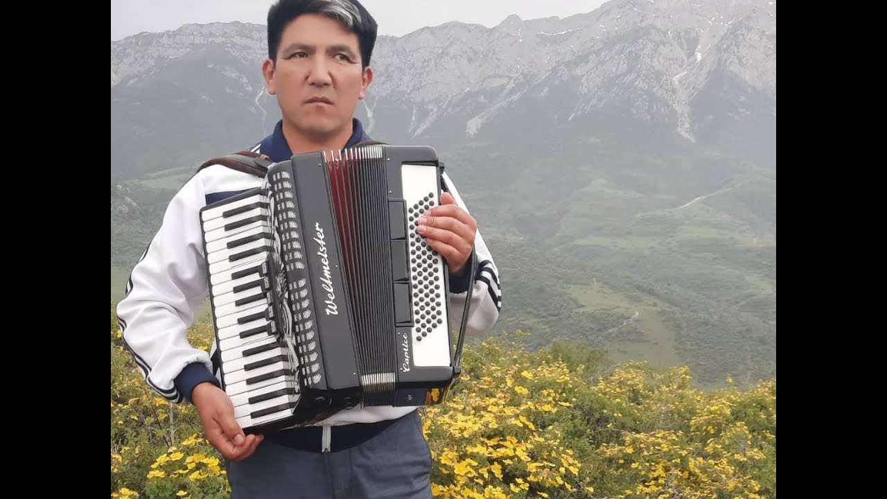 Таалайбек Турдубаевдин аткаруусунда жандуу ыр- 