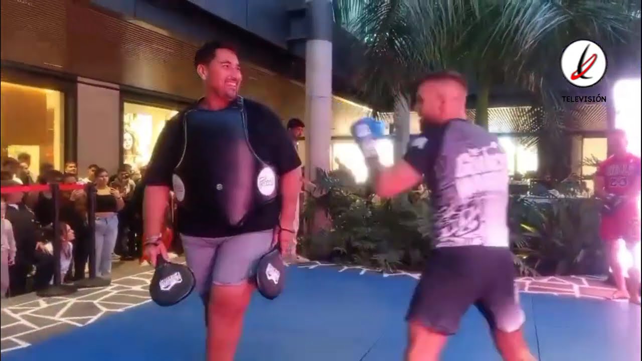 Entrenamiento Hecher Sosa en el Centro Comercial Open Mall