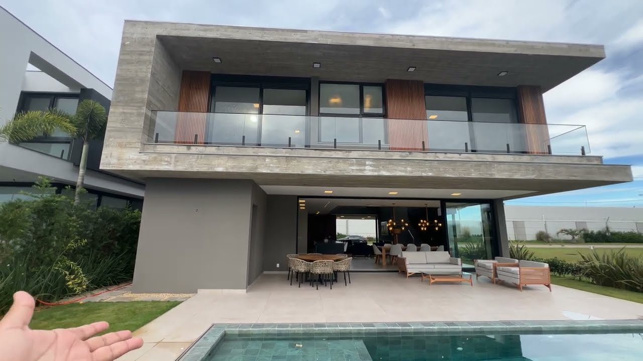 MANSÃO DE LUXO DECORADA A BEIRA DO LAGO NO SENSE XANGRILA.