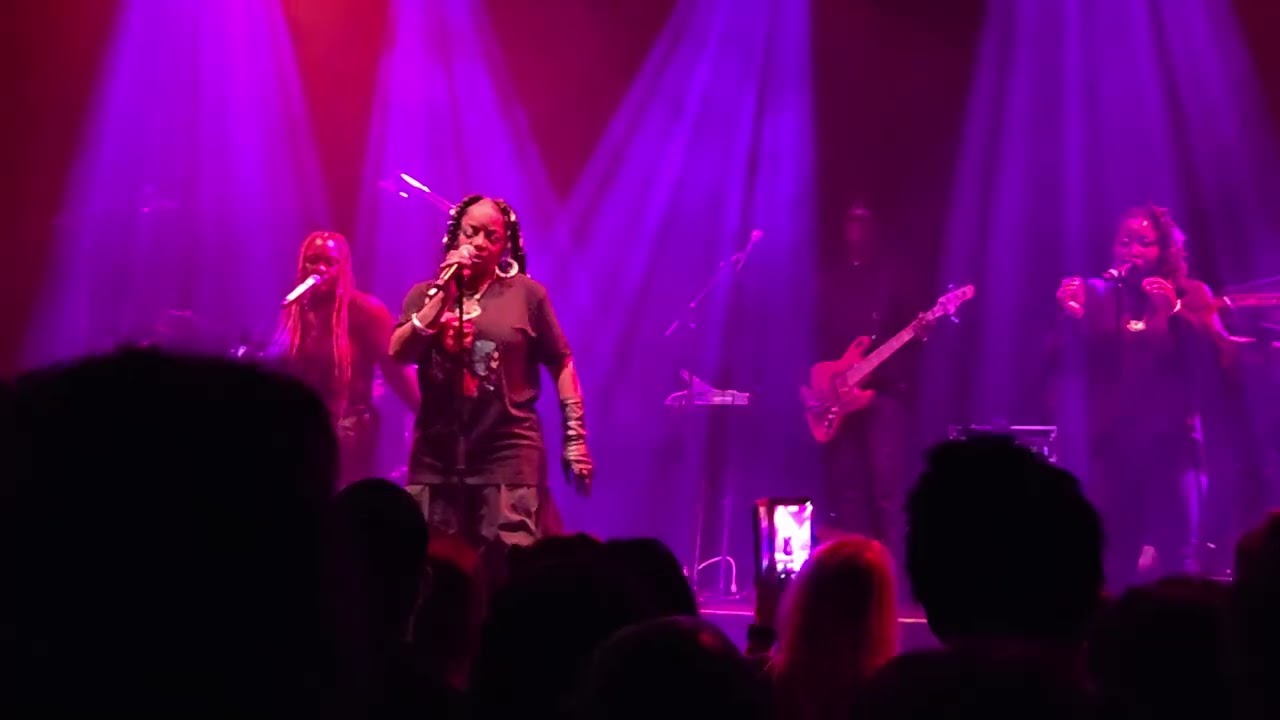 Leela James - Fall for you / No Ordinary Love (cover Sade) live in Doornroosje Nijmegen 14 jan 2026