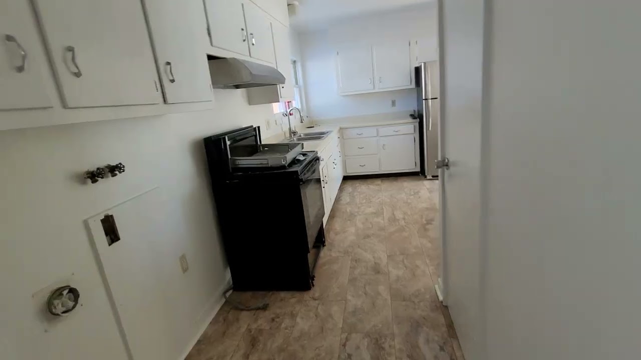 3 BR Townhouse w/ 1.5 baths - 52 Mitchell St