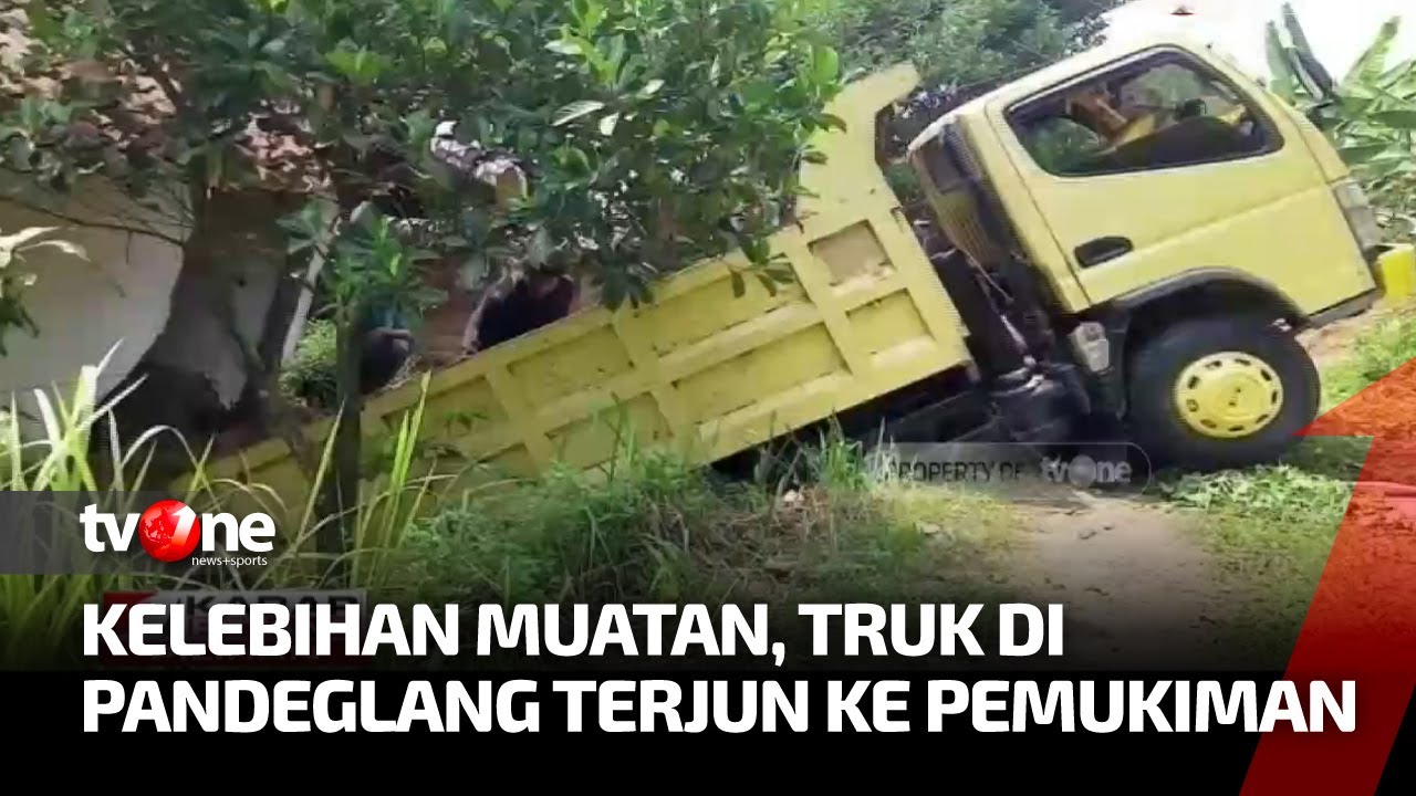 Truk Pengangkut Pasir Hantam Rumah Warga Akibat Gagal Menanjak | Kabar Petang Pilihan tvOne