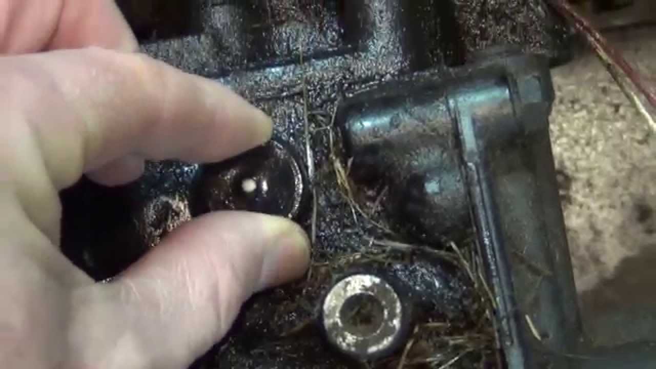 John Deere 445 Transmission Oil Vent leak at 0 degree F., Cold Weather, AM878422