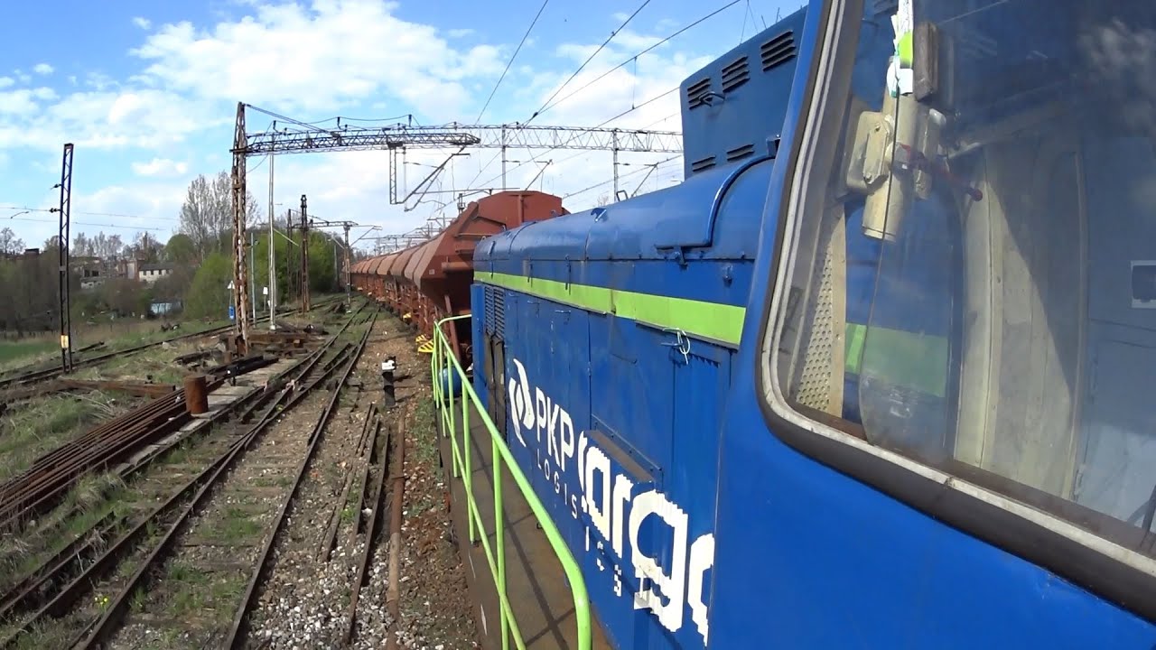 Manewry lokomotywą SM42 na stacji w Tychach