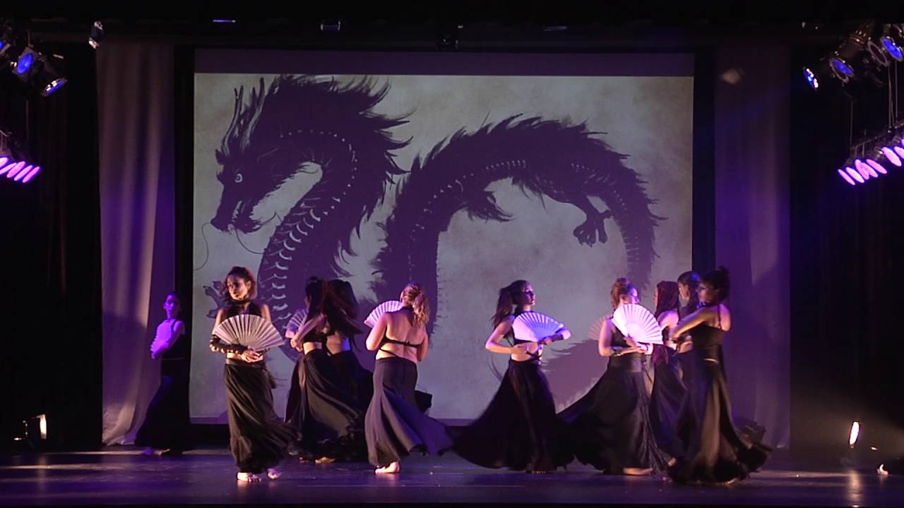 El Oráculo de Arión. La corte china. Danza con Abanicos chinos