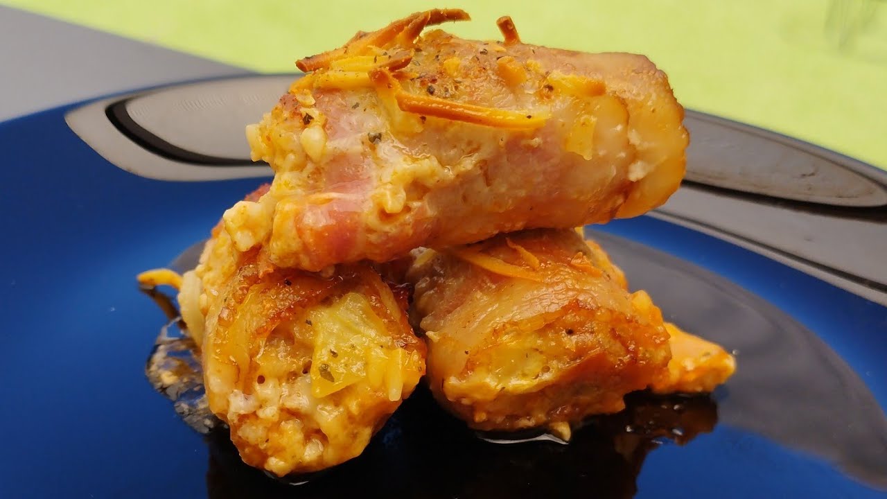Rollos de bacón y pollo. Ricos y jugosos.