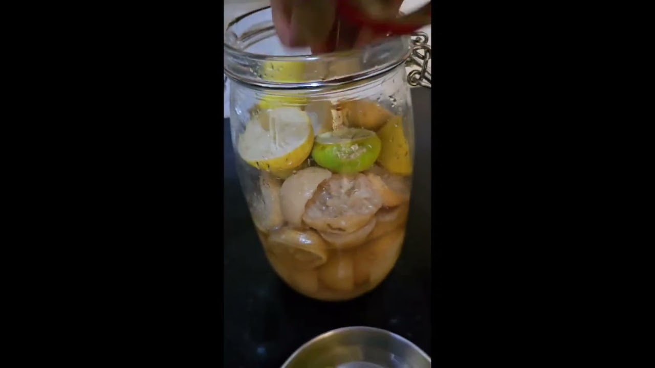मैंने बनाया रस निचोड़ गए नींबूके छिलके से निमकी #nimkirecipe#nimkikarecipe
