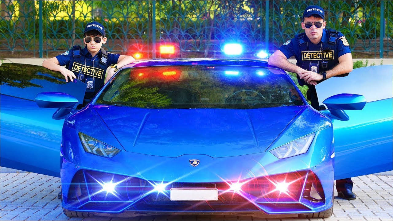 जासूस Jason और Alex सड़क पर व्यवस्था बनाए रखते हैं! बच्चों के लिए पुलिस कहानियाँ!