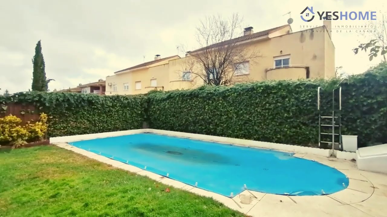 EN VENTA CHALET PAREADO DE TRES PLANTAS Y PISCINA PRIVADA EN VILLANUEVA DE LA CAÑADA.