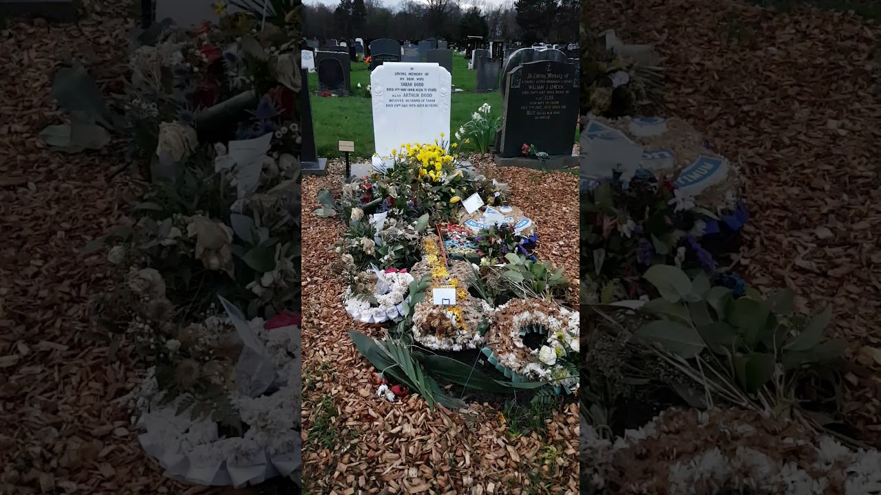 Sir Ken Dodd family grave